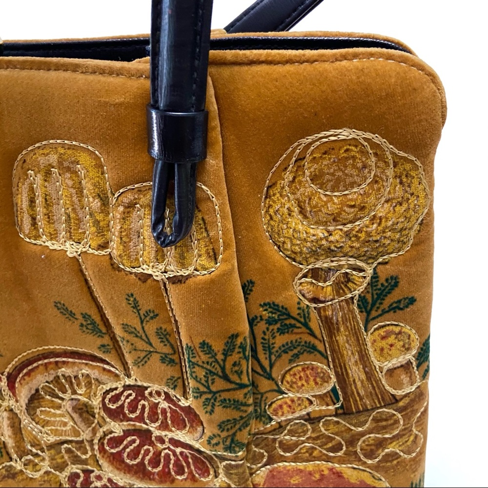 Vintage Velvet Mushroom Embroidered Purse - Picture 5 of 14
